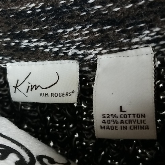 Women's Large Shortsleeved Cable Knit Cardigan - Picture 6 of 9